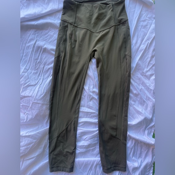 Green Lululemon Leggings🍀💚💫 - Picture 4 of 5